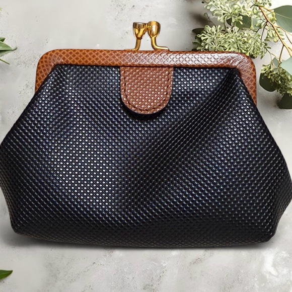 Bottega Veneta Handbags - Vintage Bottega Veneta Lizard Skin & Black Leather Kiss Lock Small Clutch EUC